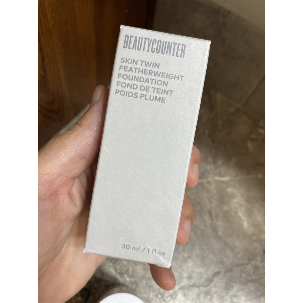 BNIB BEAUTYCOUNTER Skin Twin Featherweight Foundation 1 fl oz Each‎ Dark 560